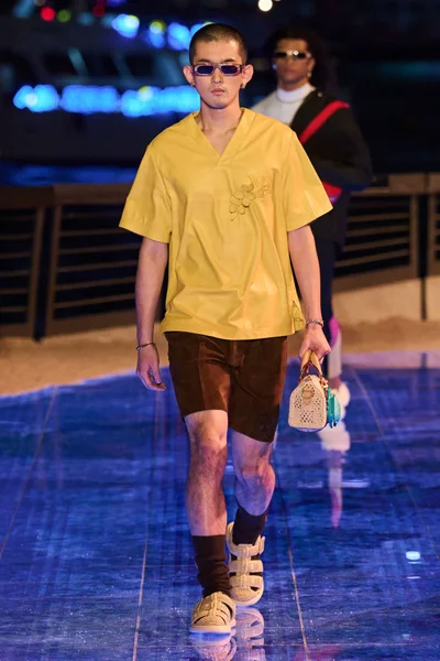 Look 49